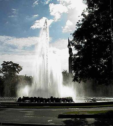 Hochstrahlbrunnen am Wiener Schwarzenbergplatz