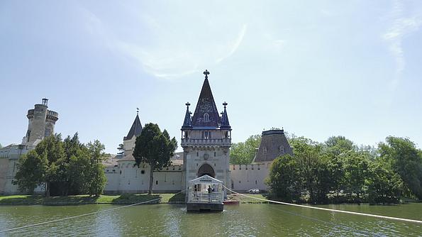 Die Franzensburg am Schossteich im Schlosspark Laxenburg