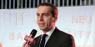 Christian Kern mit Mikrofon