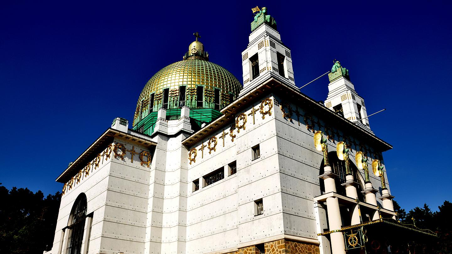 Seitenansicht von der Otto Wagner Kirche.