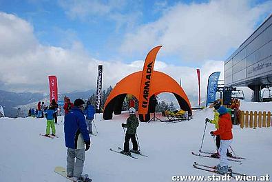 Skifahrer werfen Blick auf Stulheck Hang