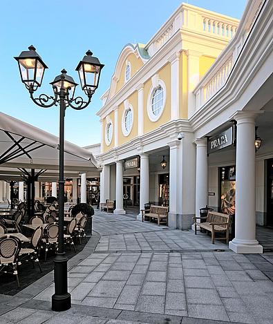 Arkadengang im Designer Outlet Parndorf