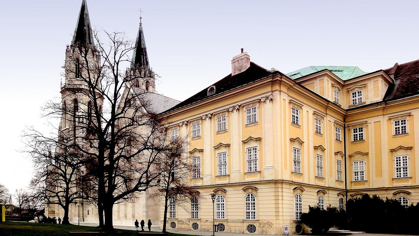 Seitenansicht vom Stift Klosterneuburg