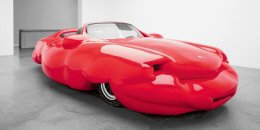 Erwin Wurms Kunstwerk "Fat Convertible" von 2005