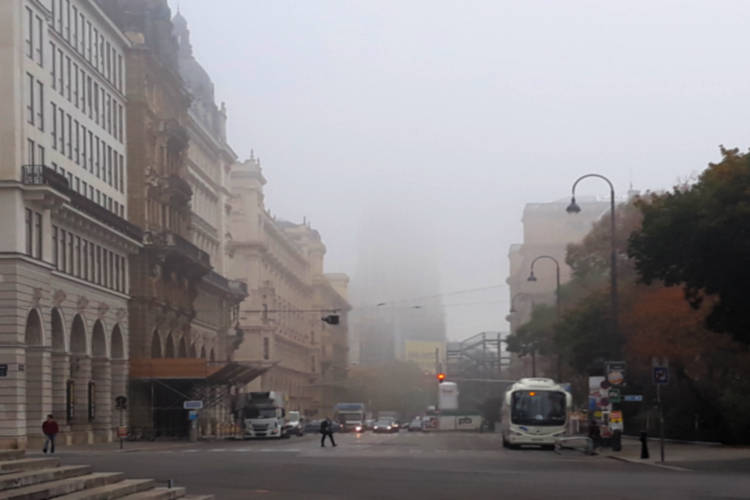 Wien: Votivkirche verschwindet im Nebel; Foto: wetter-wien.wien