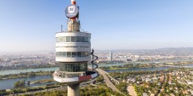 Das Bild zeigt die Donauturm-Rutsche.