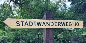 Schild des Stadtwanderwegs 10