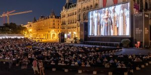 Blick auf die Leinwand des Filmfestivals 