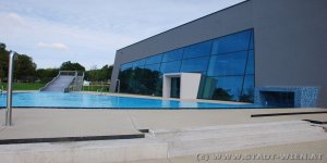 Außenbecken der Therme Wien