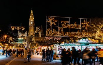 Frohe Weihnachten am Christkindlmarkt Wiener Rathausplatz