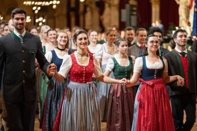 Bild von Tänzern in Tracht am BOKU Ball