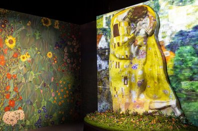 Abbildung von Klimts Kuss auf Immersive Experience-Ausstellung in Wien