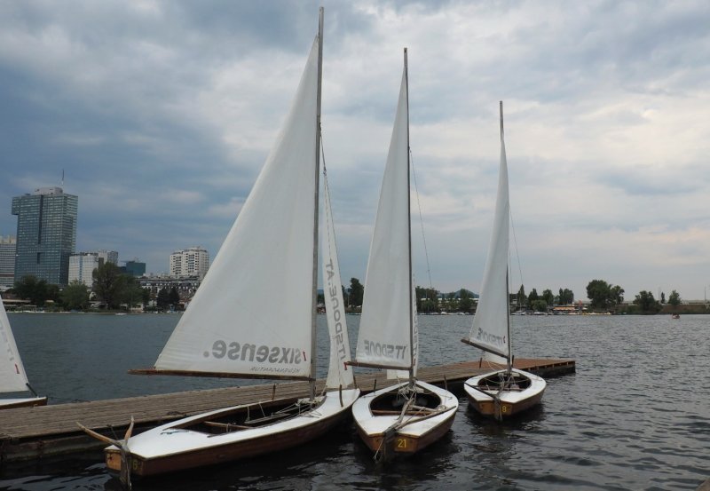 Segelboote auf der Donau